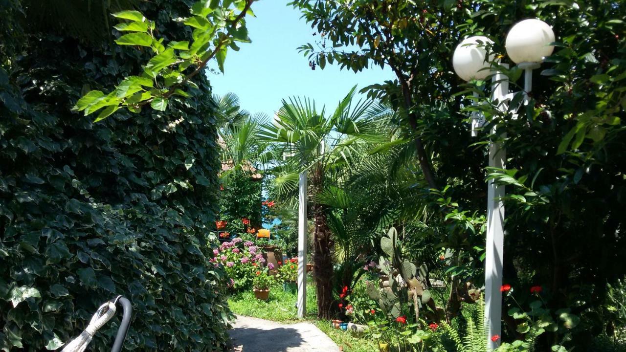 Feride Hotel Makhinjauri Buitenkant foto
